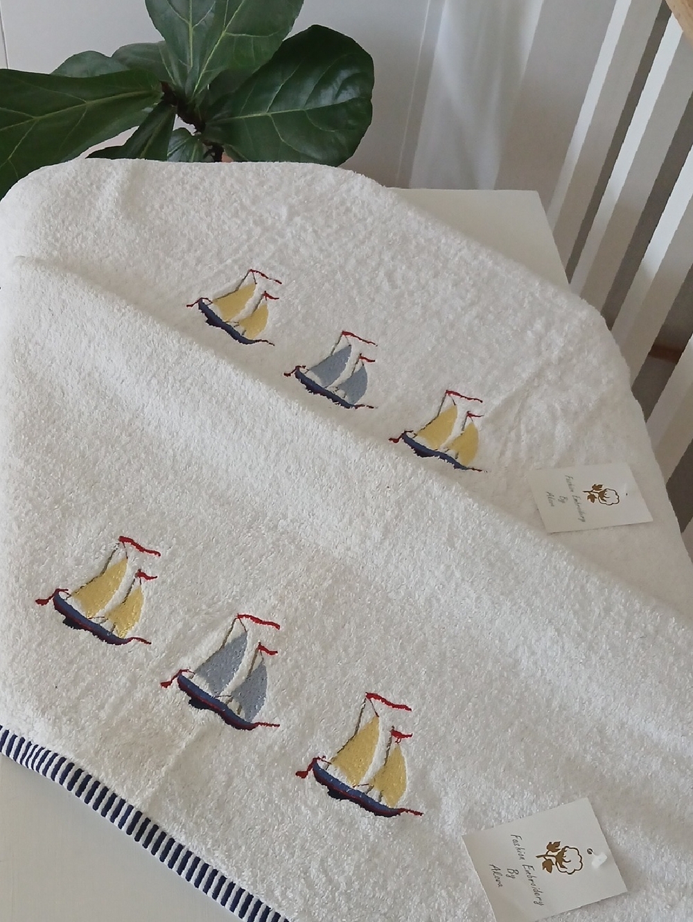 White Nautical Bath Towels Navy Striped Border Sailboats 28x50" Set of 2 Akova